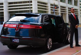 4 PASSENGER LINCOLN MKT SEDAN